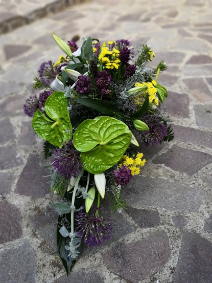 Smuteční kytice na položení